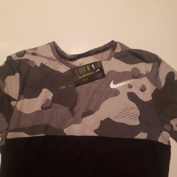 Nike Dry Legend Camo Black Top Half Print Tee - Picture 10 of 16